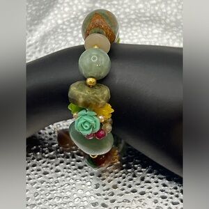 Absolutely gorgeous bracelet! Gold tone - amazing mix of beads!